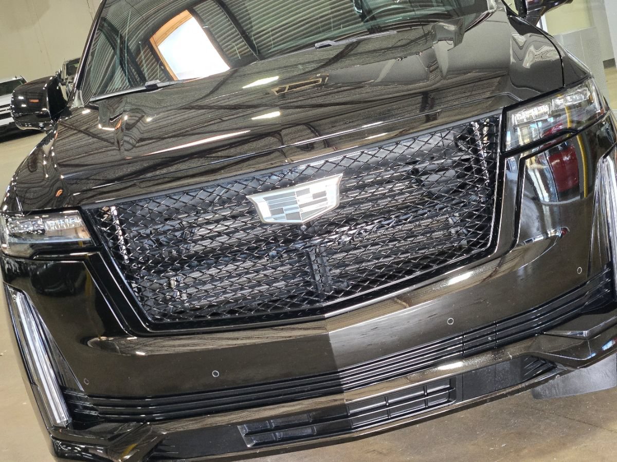 Used 2023 Cadillac Escalade ESV Sport w/ LPO, ONYX Package AWD/4WD image 17