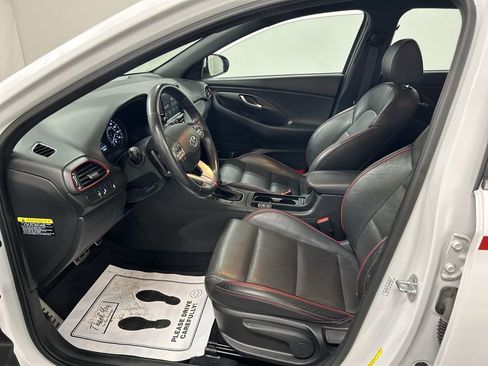 Used 2018 Hyundai Elantra GT Sport FWD image 9