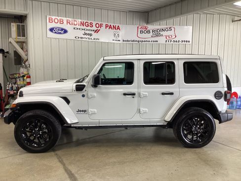Used 2025 Jeep Wrangler Unlimited Sahara w/ Safety Group AWD/4WD image 2