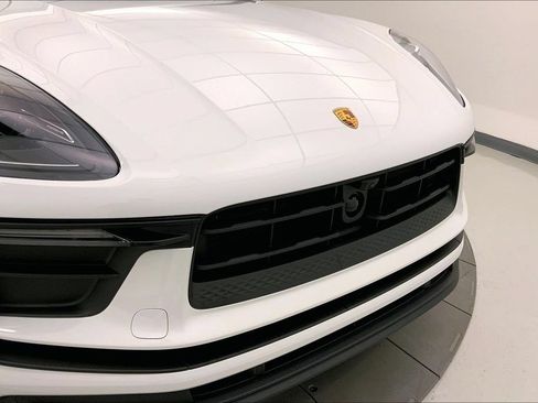 Used 2023 Porsche Macan AWD/4WD image 29