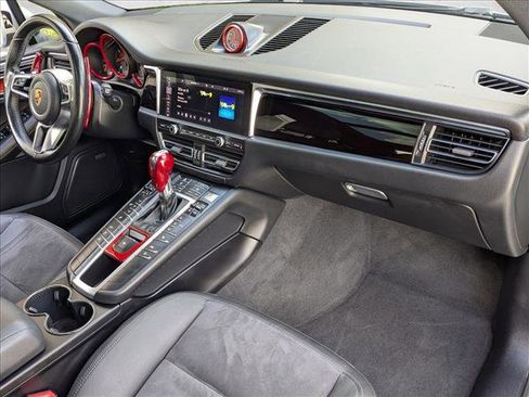 Used 2021 Porsche Macan image 22