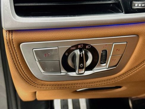 Used 2018 BMW 750i xDrive AWD/4WD image 11