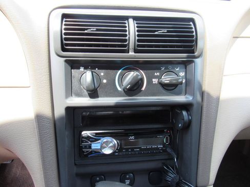 Used 2002 Ford Mustang Premium RWD image 17