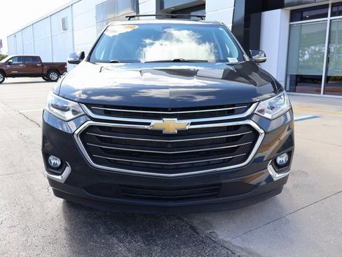 Used 2020 Chevrolet Traverse LT image 2
