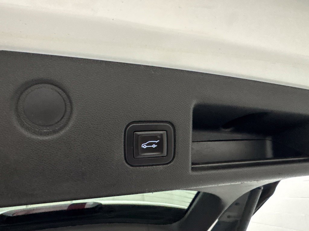 Used 2018 Chevrolet Equinox LT FWD image 8