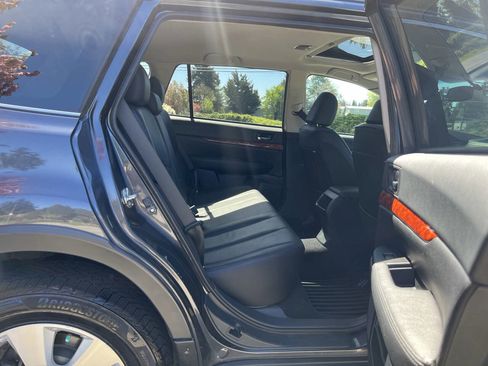 Used 2011 Subaru Outback 3.6R Limited w/ PWR Moonroof Pkg AWD/4WD image 27