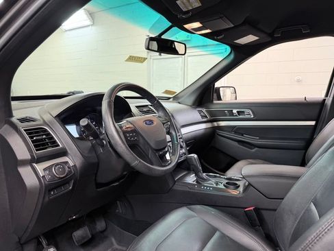 Used 2017 Ford Explorer XLT w/ Equipment Group 202A FWD image 14