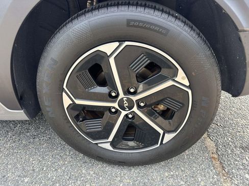 Used 2023 Kia Niro EX image 5