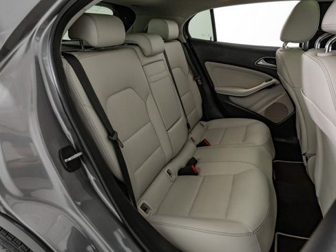 Used 2015 Mercedes-Benz GLA 250 4MATIC image 33