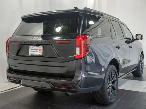 Used 2025 Ford Expedition Platinum w/ Stealth Appearance Package AWD/4WD image 4