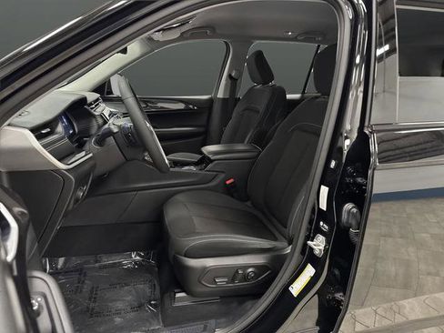 Used 2023 Jeep Grand Cherokee Laredo w/ Luxury Tech Group I image 4