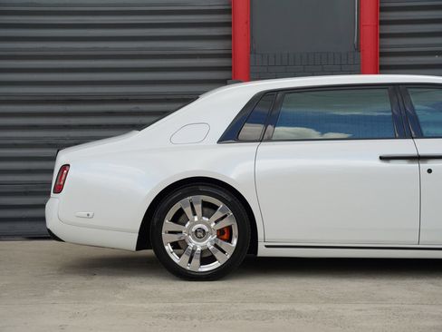 Used 2018 Rolls-Royce Phantom Extended Wheelbase RWD image 9