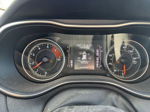 Used 2019 Jeep Cherokee Latitude Plus w/ Cold Weather Group image 9