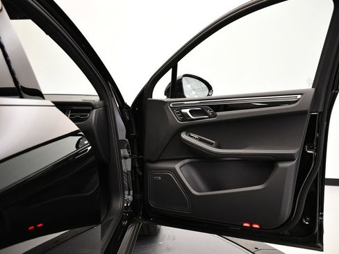 Certified 2026 Porsche Macan AWD/4WD image 48