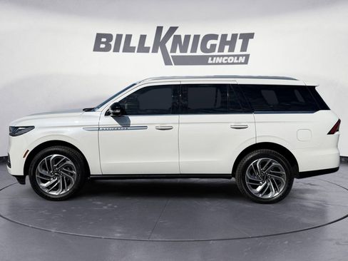 New 2026 Lincoln Navigator Reserve AWD/4WD image 2