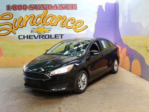 Used 2017 Ford Focus SE image 2
