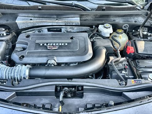 Used 2022 Cadillac XT4 Luxury w/ Driver Awareness Package image 13