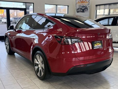 Used 2023 Tesla Model Y Long Range image 5