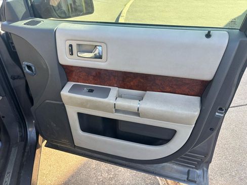 Used 2010 Ford Flex Limited FWD image 13