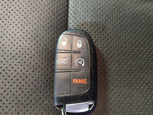 Used 2020 Jeep Grand Cherokee Altitude AWD/4WD image 32