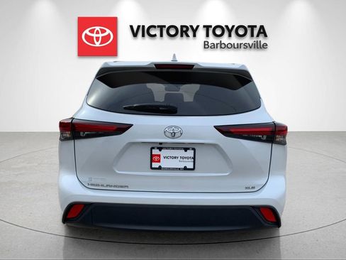 Used 2024 Toyota Highlander XLE image 4