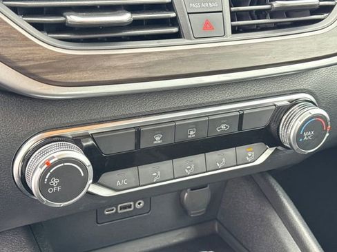 Used 2025 Nissan Altima 2.5 SV image 21