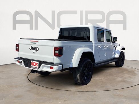 Used 2023 Jeep Gladiator Overland image 14