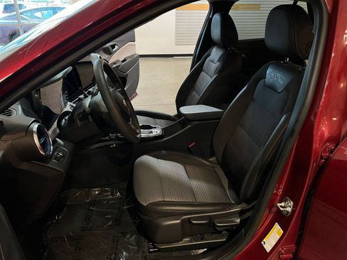 Used 2025 Chevrolet Trax LT FWD image 25