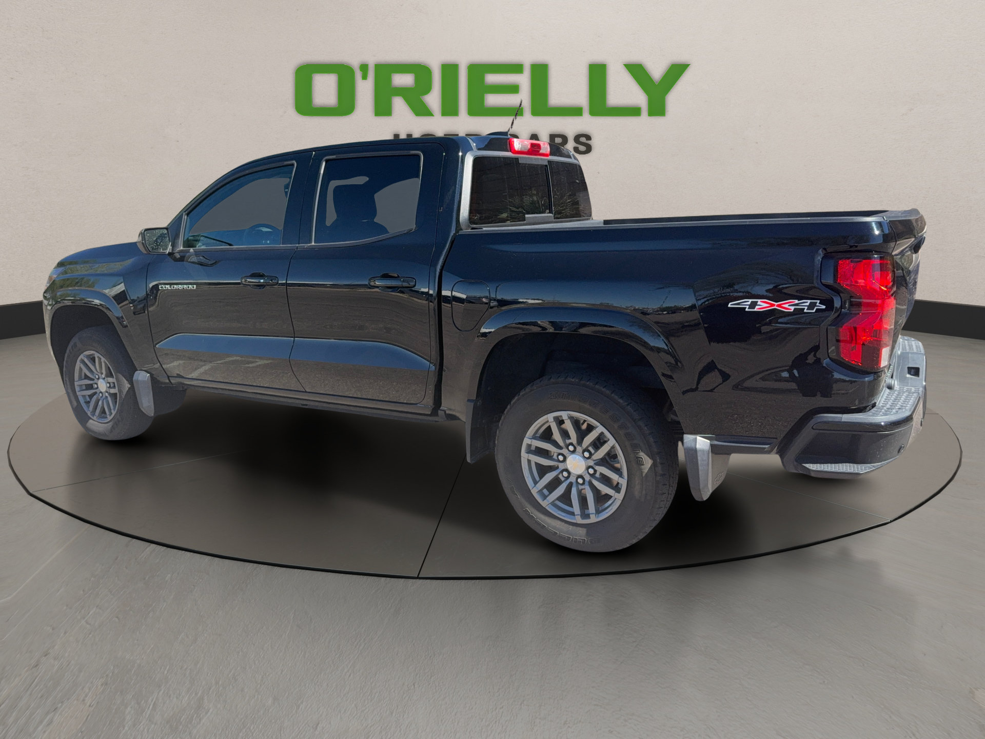 Used 2023 Chevrolet Colorado LT w/ LT Convenience Package II AWD/4WD image 3