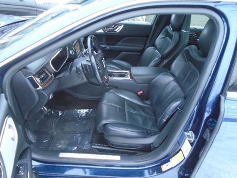 Used 2017 Lincoln Continental Reserve w/ Luxury Package image 10