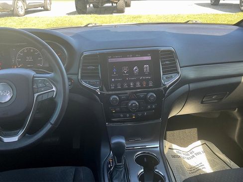 Used 2019 Jeep Grand Cherokee Laredo image 6