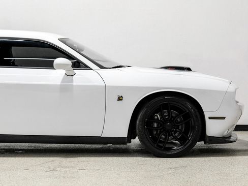 Used 2017 Dodge Challenger R/T Scat Pack RWD image 11
