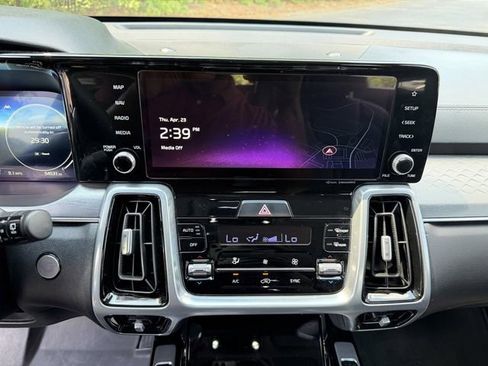 Certified 2023 Kia Sorento SX FWD image 19