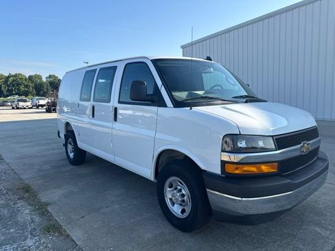 Used 2025 Chevrolet Express 2500 w/ Driver Convenience Package RWD image 7