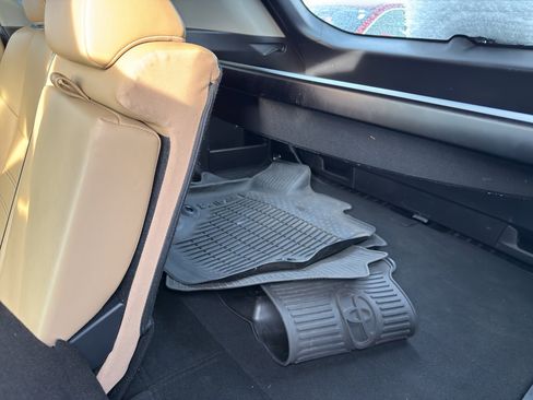 Used 2021 Toyota RAV4 XLE Premium image 35