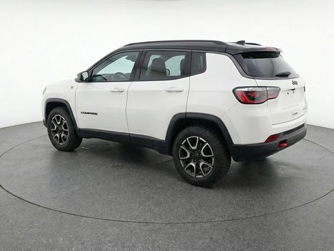 Used 2025 Jeep Compass Trailhawk image 5