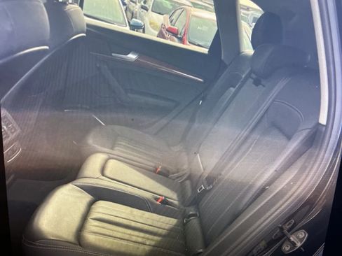 Used 2021 Audi Q5 Premium image 19
