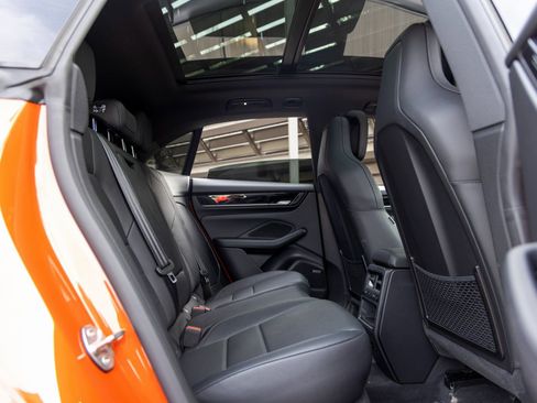 Certified 2025 Porsche Macan Electric image 48