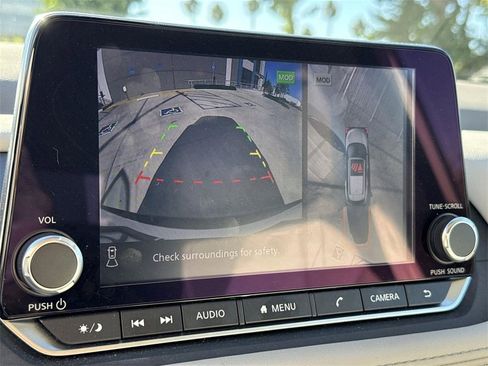 Used 2023 Nissan Rogue SL image 13