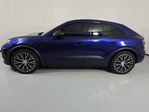 Used 2024 Porsche Macan 4 Electric image 4