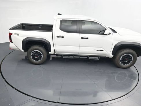 Used 2024 Toyota Tacoma TRD Off-Road AWD/4WD image 31