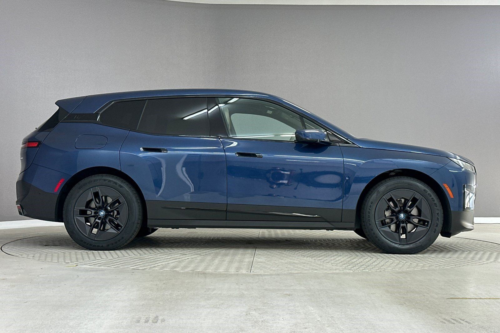 Used 2024 BMW iX xDrive50 AWD/4WD image 7