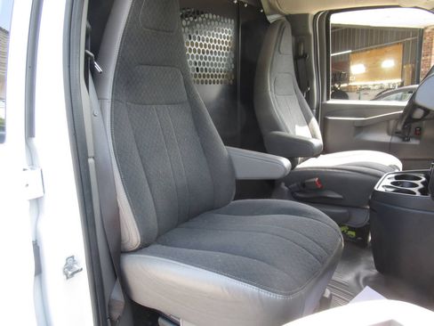 Used 2025 GMC Savana 2500 w/ Driver Convenience Package RWD image 6