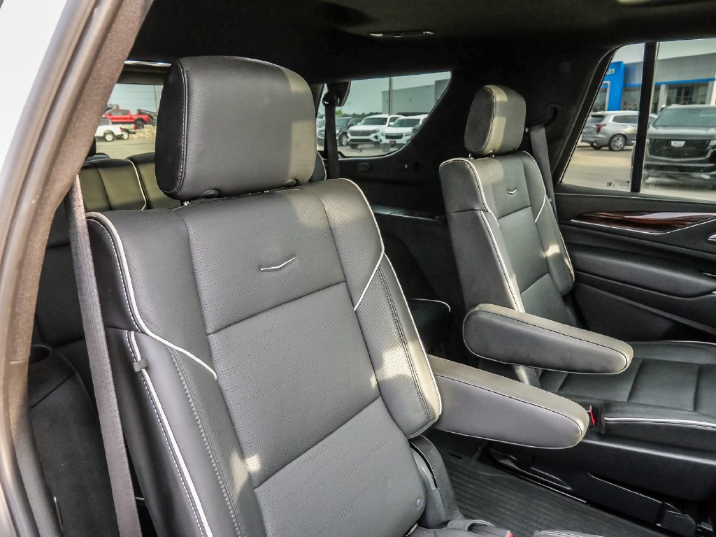 Used 2023 Cadillac Escalade Premium Luxury AWD/4WD image 22