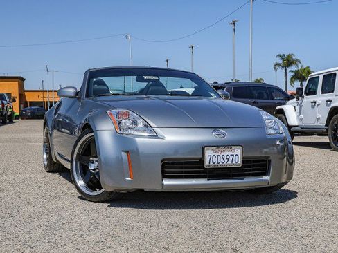 Used 2004 Nissan 350Z Touring RWD image 1