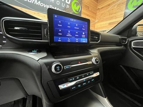 Used 2020 Ford Explorer XLT w/ Equipment Group 202A AWD/4WD image 18