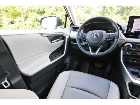 Used 2023 Toyota RAV4 XLE Premium FWD image 6