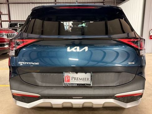 Used 2023 Kia Sportage EX AWD/4WD image 3