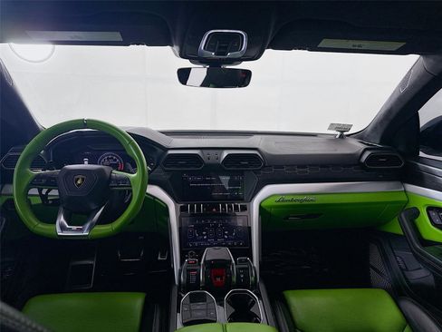 Used 2019 Lamborghini Urus image 3