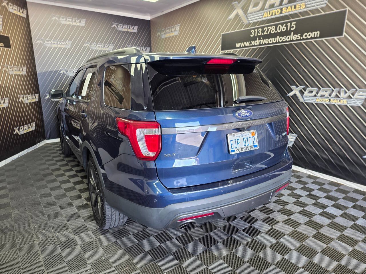 Used 2017 Ford Explorer XLT w/ Equipment Group 202A AWD/4WD image 10
